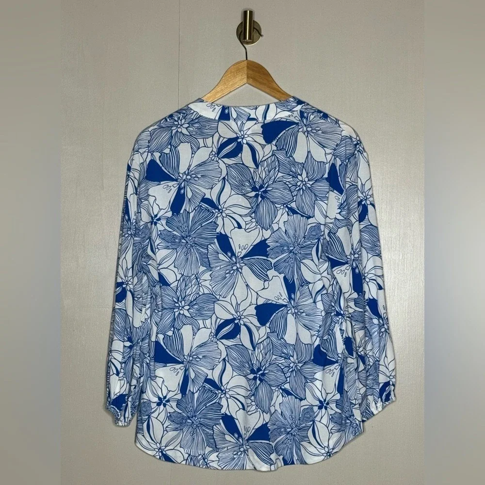 Steff‎ Parker Blue White Floral Rayon Blouse V Neck Tie Front M - Picture 4 of 5